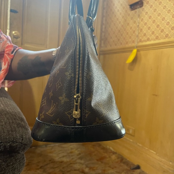 Louis Vuitton satchel - Picture 6 of 8